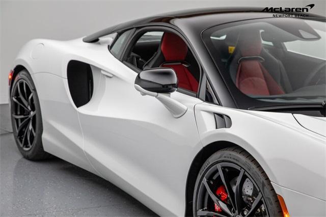 2023 mclaren artura techlux