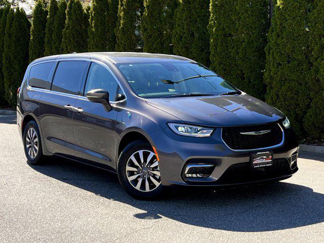 2023 chrysler pacifica hybrid touring l