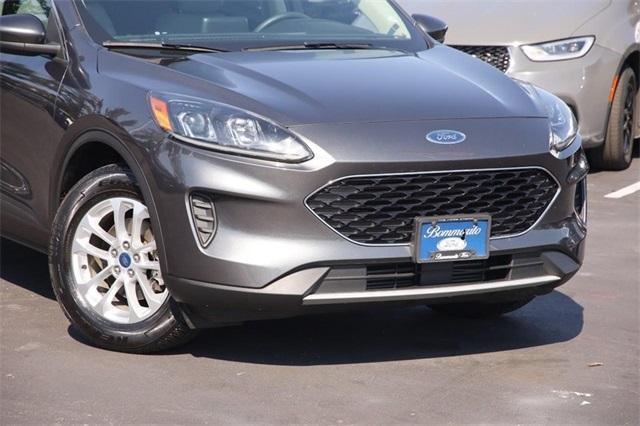 2020 ford escape se