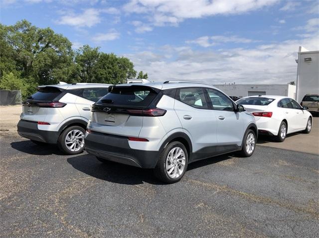 2023 chevrolet bolt euv lt