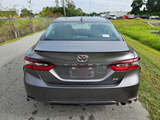 2022 toyota camry se