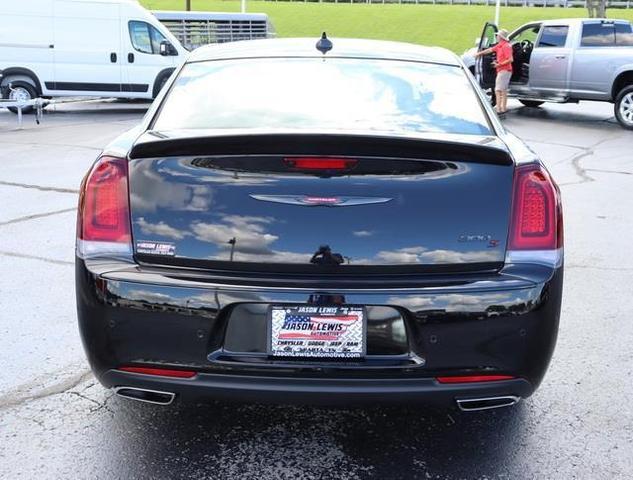2023 chrysler 300 s
