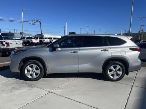 2021 toyota highlander le in kingsley field, oregon