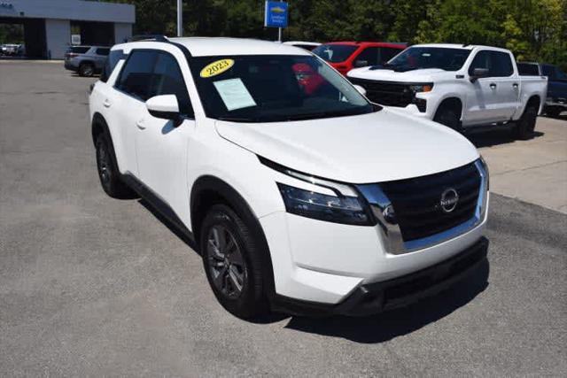 2023 nissan pathfinder sv