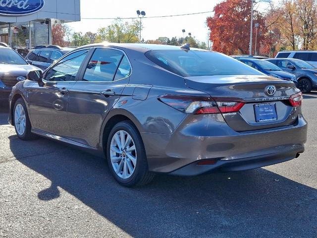 2022 toyota camry le