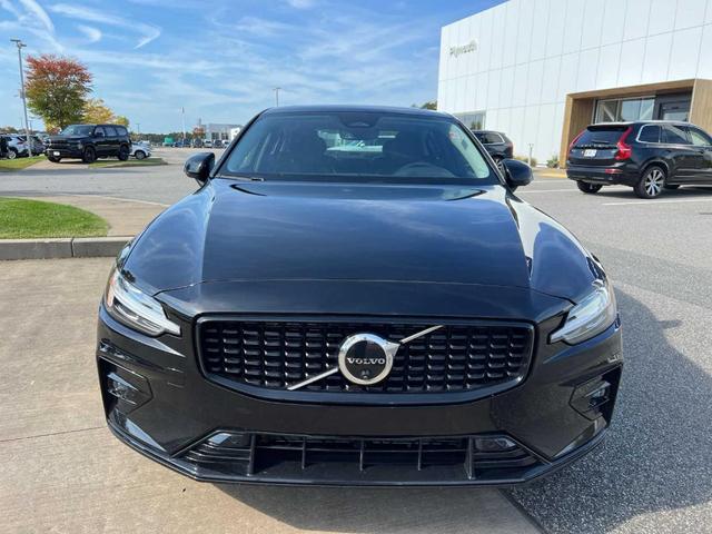 2024 volvo s60 b5 plus dark theme