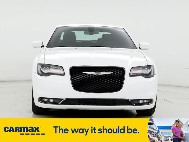 2019 chrysler 300 s