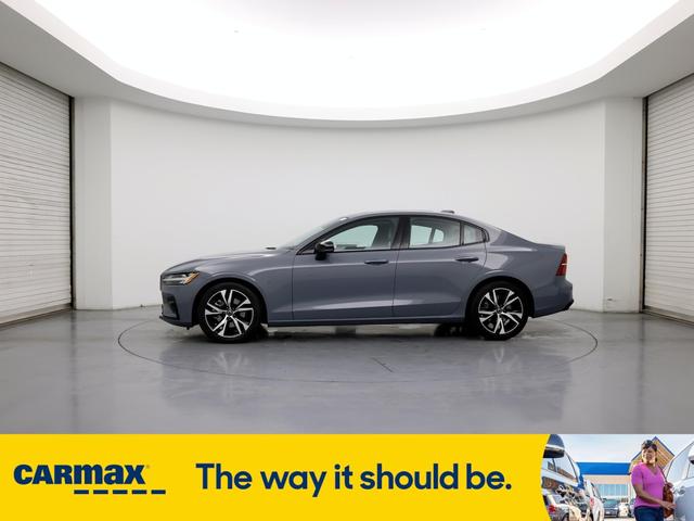 2024 volvo s60 b5 core dark theme