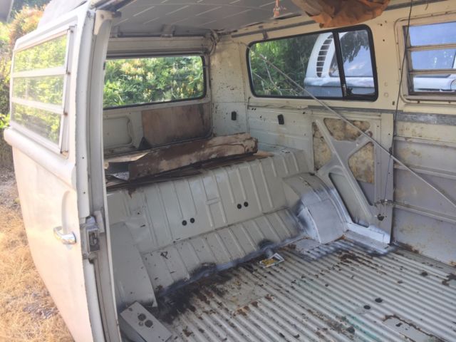 1970 volkswagen bus camper - engine/transmission - perfect for restoration