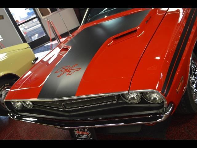 true r/t clean custom wheels and exhaust, black and red