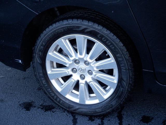 2017 toyota sienna le
