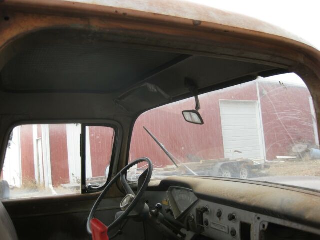 1958 chevrolet fleetside pickup truck needs total restoration