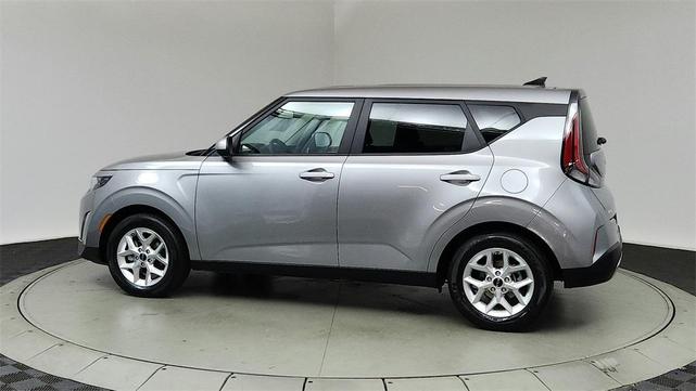 2023 kia soul lx