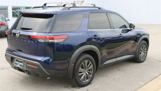 2022 nissan pathfinder sv