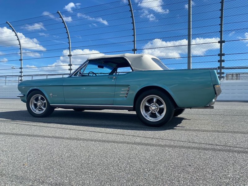 ford mustang convertible