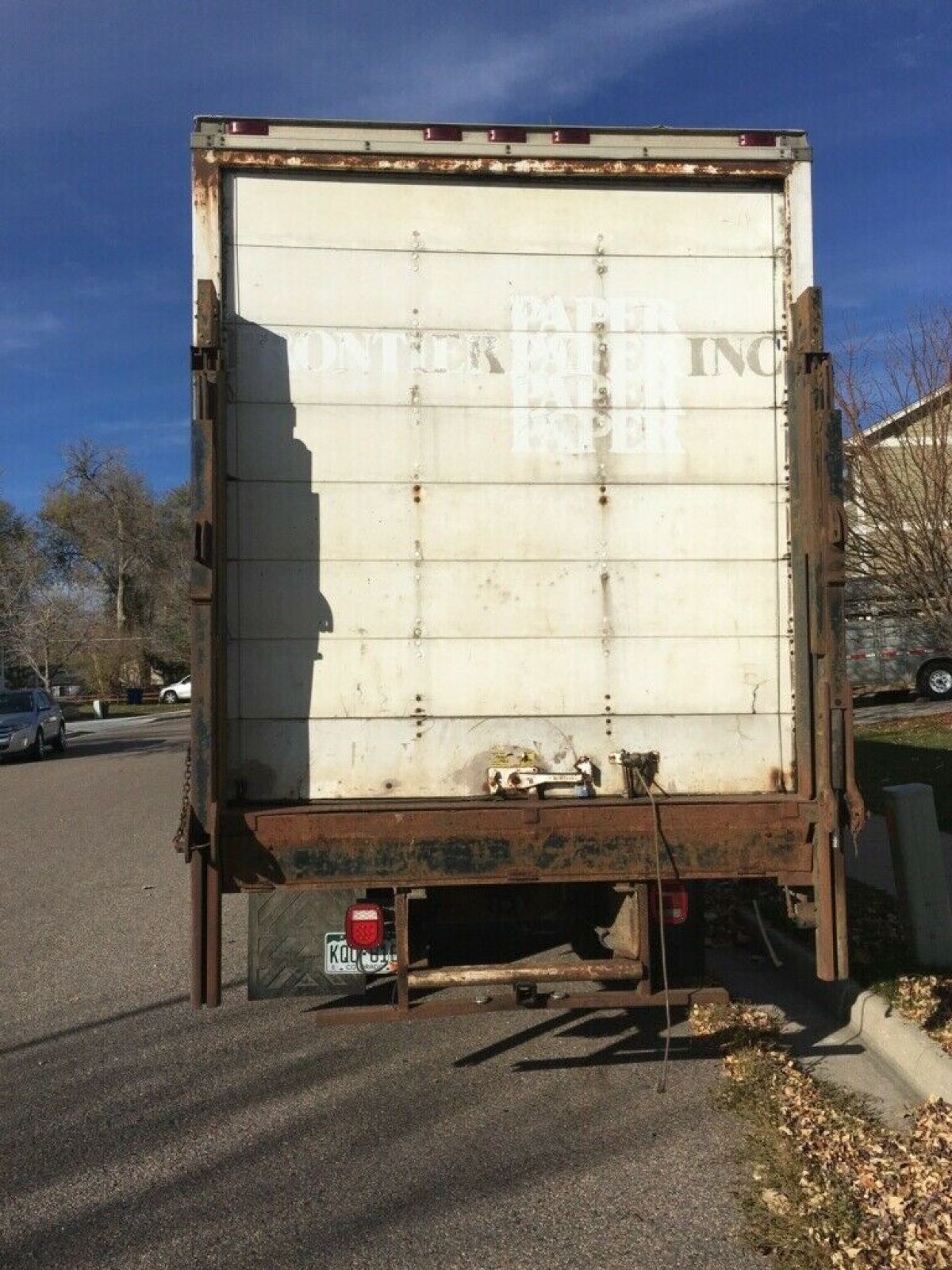 1994 ford l8000 22’ box truck