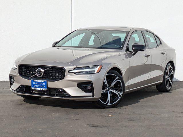 2024 volvo s60 b5 plus dark theme