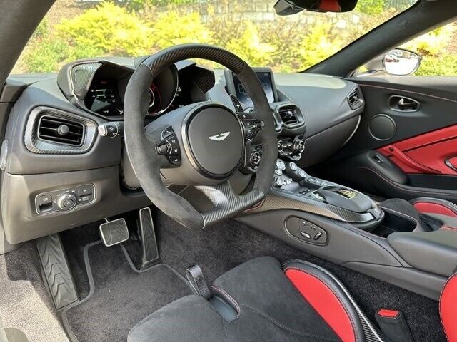 2023 aston martin vantage v12