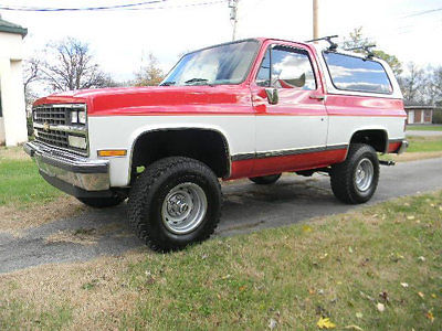 89 chevy k1500 big blazer...109k miles!...clean in and out!...2 tone show dog!!!