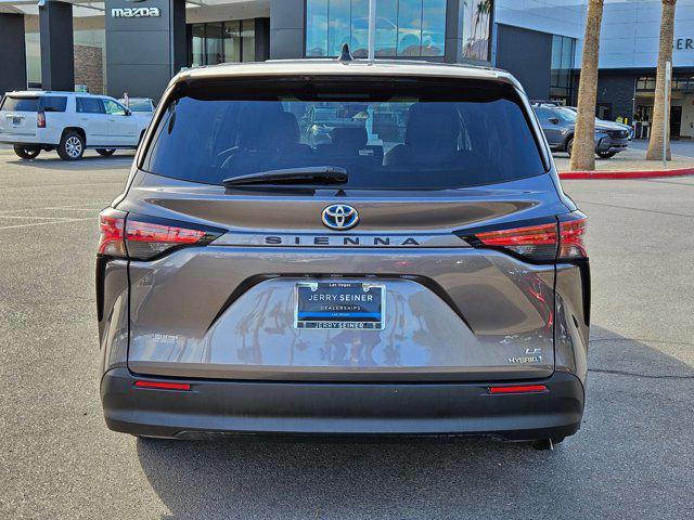 2021 toyota sienna le
