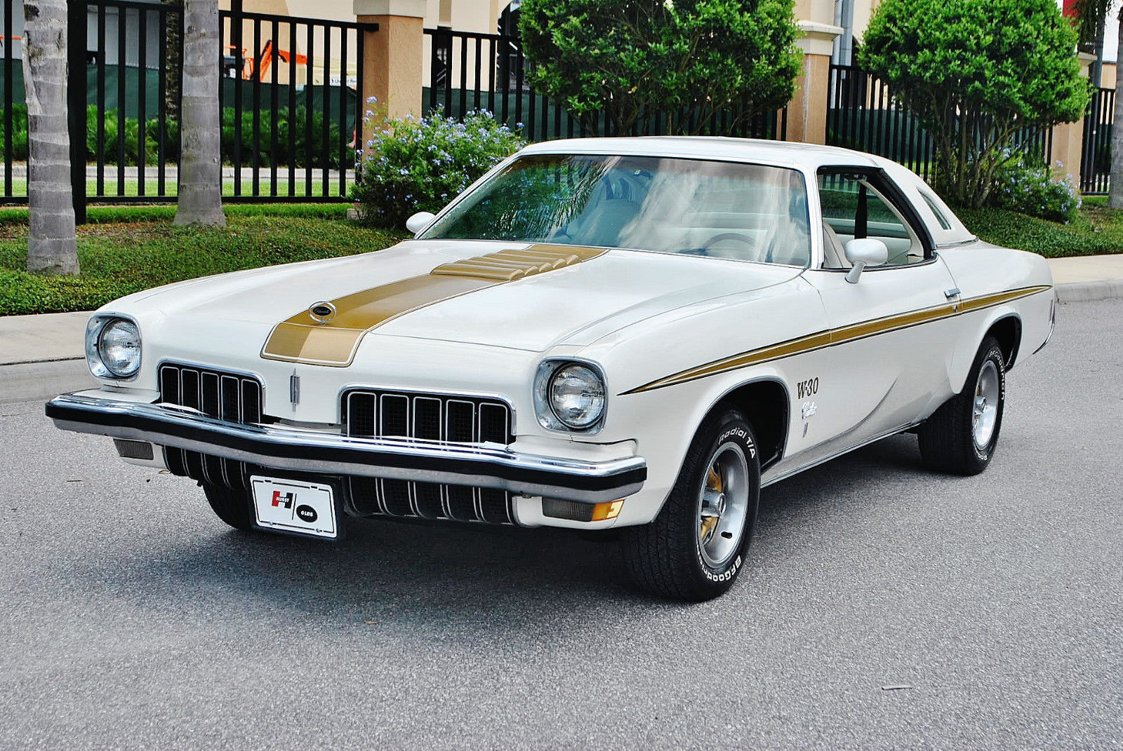 1973 oldsmobile cutlass hurst t-tops swivel buckets call dan (863) 370-6712