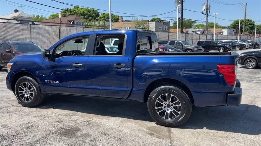 2022 nissan titan sv
