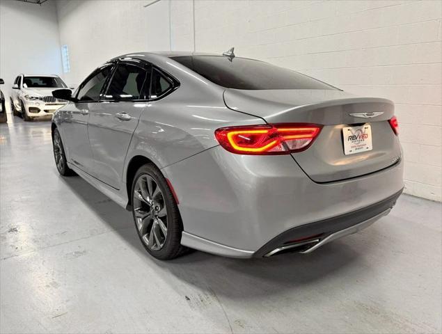 2016 chrysler 200 s