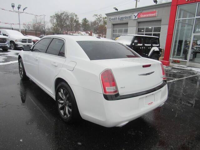 2014 chrysler 300 s