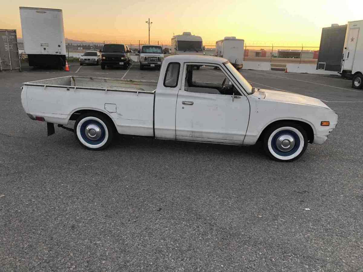 1977 datsun 620 white rwd manual