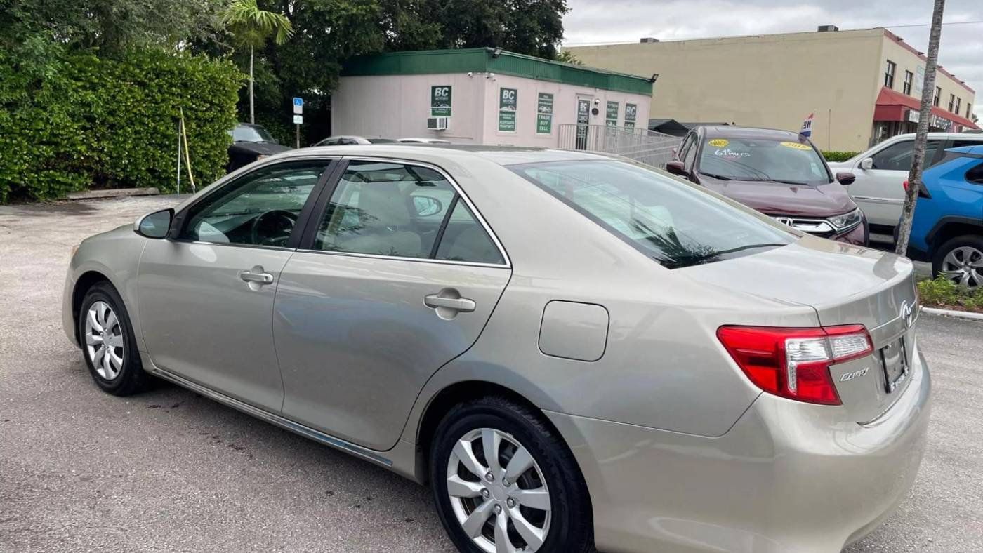 2014 toyota camry le