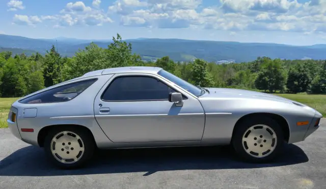 nice used 1980 porsche 928 2 door hatchback 4.5 v8 5 speed transmission