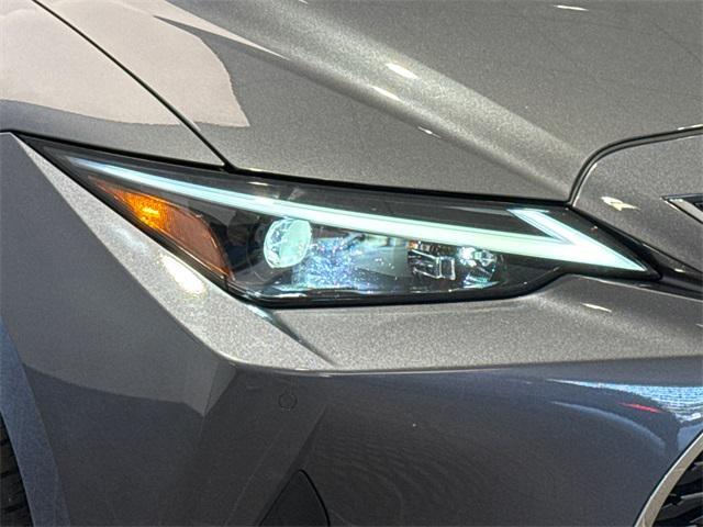 2021 lexus is 300 base