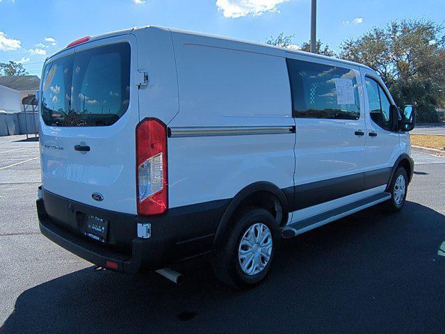 2022 ford transit-250 base