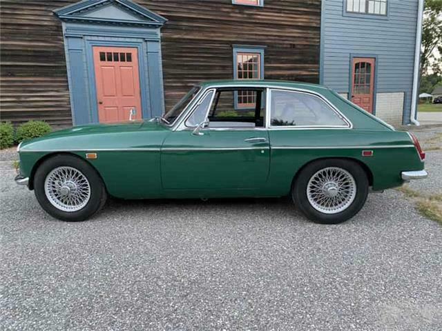 1969 mg mgc gt two door coupe 16,000 miles british racing green coupe in line 6
