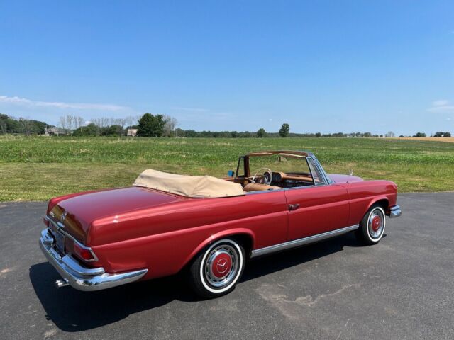 1968 mercedes-benz 280 se 4 spd manual convertible red rwd manual convertible