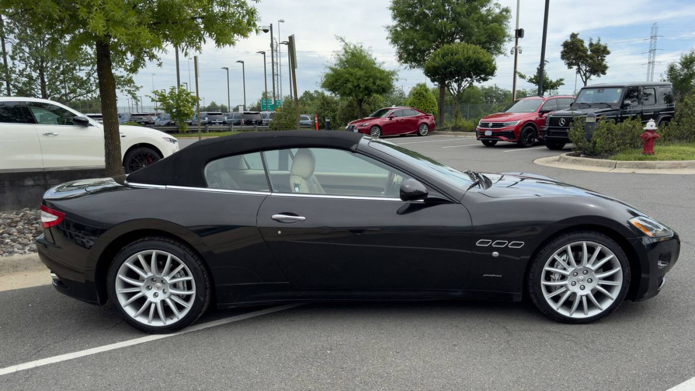 2011 maserati granturismo base
