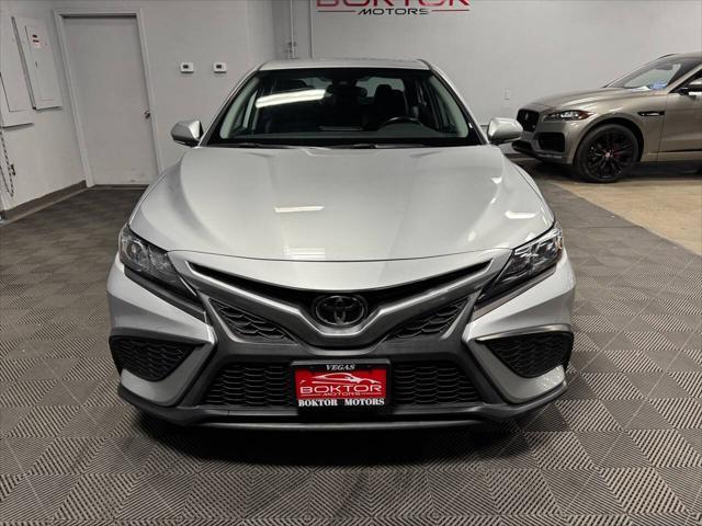 2022 toyota camry se