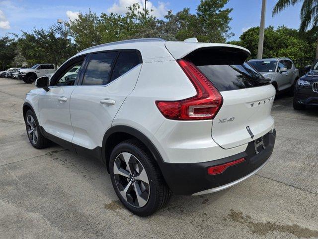 2025 volvo xc40 b5 core bright theme