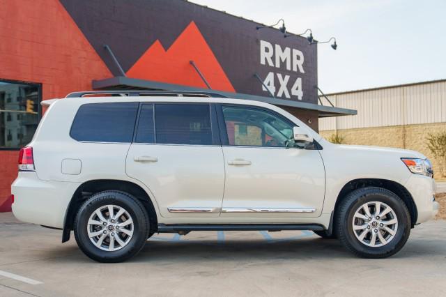 2021 toyota land cruiser base