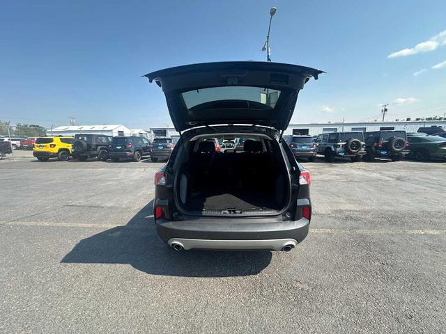 2021 ford escape se