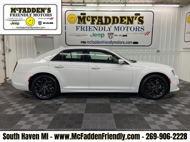 2022 chrysler 300 touring