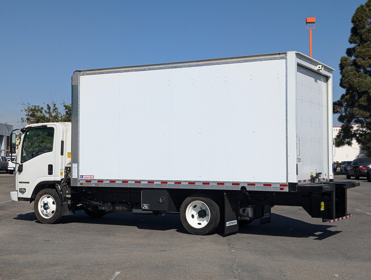 2024 isuzu npr hd 16ft box truck gas