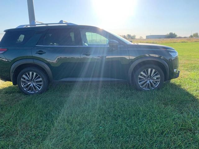 2023 nissan pathfinder sl