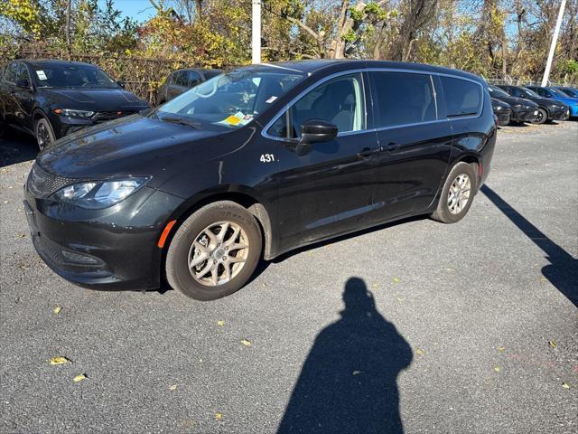 2022 chrysler voyager lx