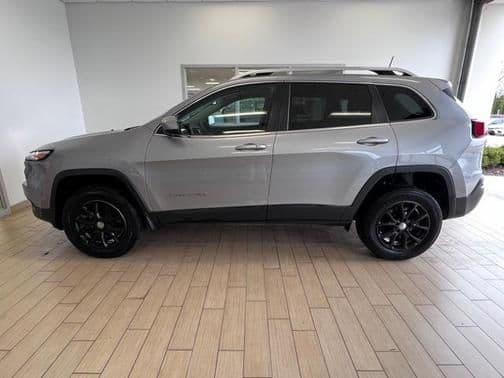2017 jeep cherokee latitude in sheboygan, wisconsin