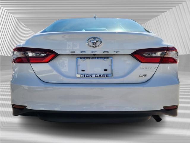 2022 toyota camry le