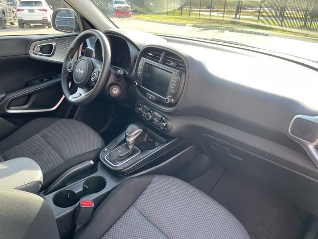 2022 kia soul lx
