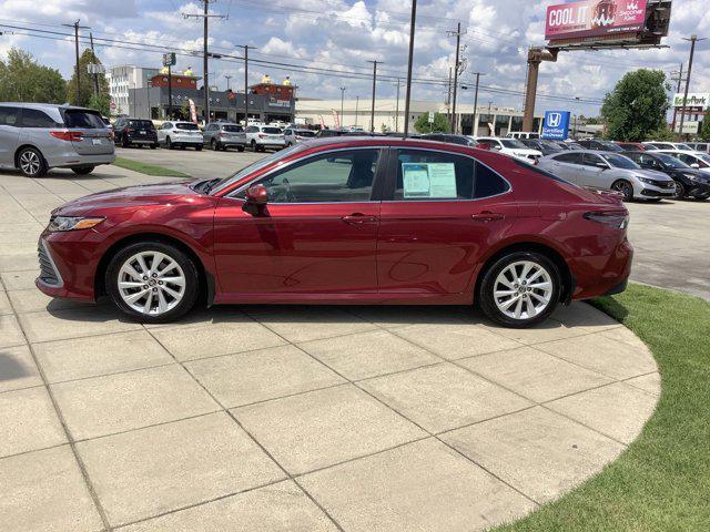 2022 toyota camry le