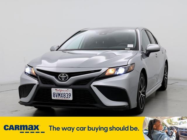 2021 toyota camry se