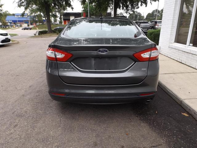2016 ford fusion se